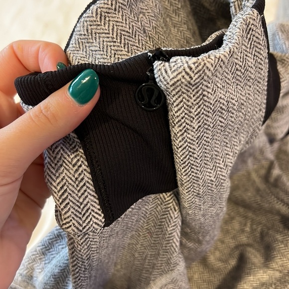 Lululemon long sleeve activewear tops Base Runner Half Zip Pullover Gray… - Picture 3 of 5